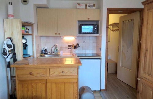 Cohennoz Apartment | Studio for 4 Near Slopes with Parking and Ski Storage