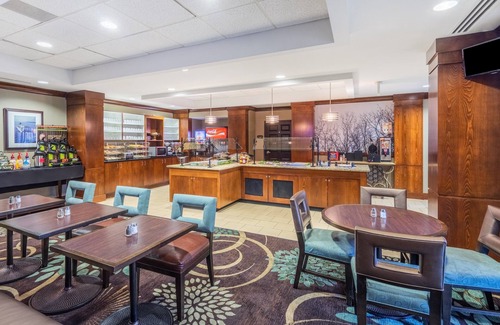 White Station Apartment | Studio | Free Breakfast. Outdoor Pool. Gym.