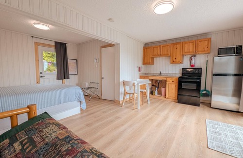 Ucluelet Hotel | Studio Full Kitchen | #16