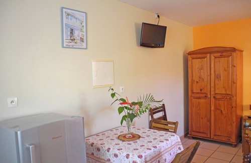 Saint-Louis Apartment | studio garden 2 star in a nearby sea of greenery and mountains