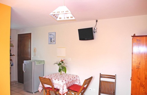 Saint-Louis Apartment | studio garden 2 star in a nearby sea of greenery and mountains
