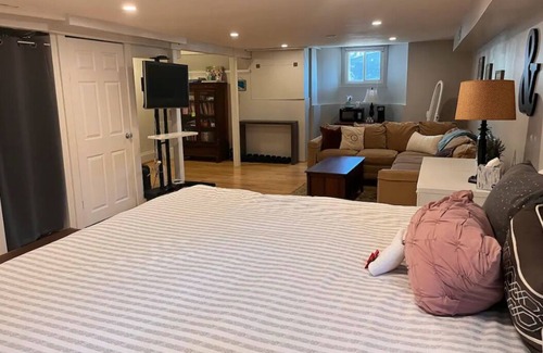 Jeffries Point Apartment | Studio Getaway - Located minutes from the waterfront, the subway, & the airport