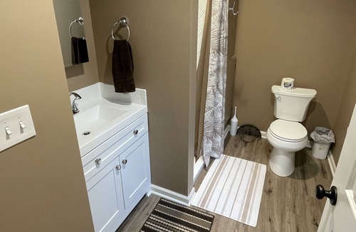 Clinton House | Studio guest house just outside Clinton. Close to Katy trail.,