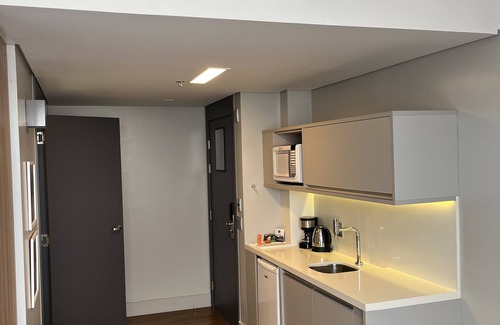 Batel Apartment | Studio Helbor Stay Batel - Aconchegante com Localização Premium