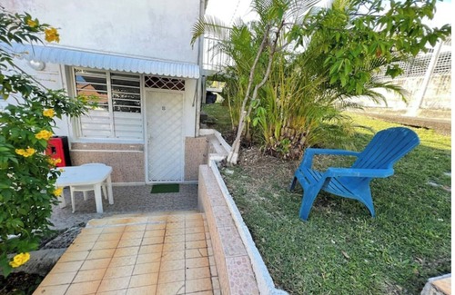 Le Gosier Apartment | Studio Hibiscus 8 garden level, Montauban Gosier 1 pers 3min walk to the beach