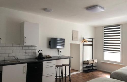 Bolton Apartment | Studio in Bolton town, Short stay studio 4