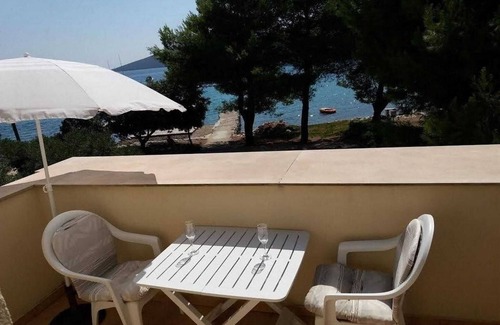 Molat Apartment | Studio in Brgulje with Beachfront Access