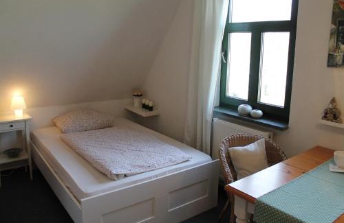 Dargun Apartment | Studio in Dargun mit Pool am Kummerower See, cleaning included