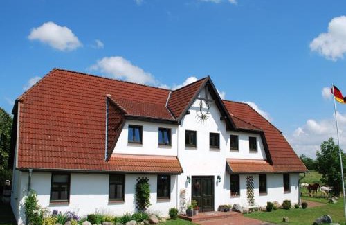 Dargun Apartment | Studio in Dargun mit Pool am Kummerower See, cleaning included