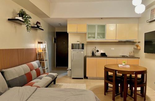 Bagumbayan Apartment | Studio in Eastwood City with Free Pool, Parking & Netflix