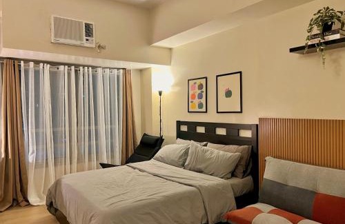 Bagumbayan Apartment | Studio in Eastwood City with Free Pool, Parking & Netflix