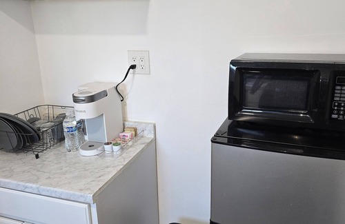 Eastside Apartment | Studio in Long Beach with AC