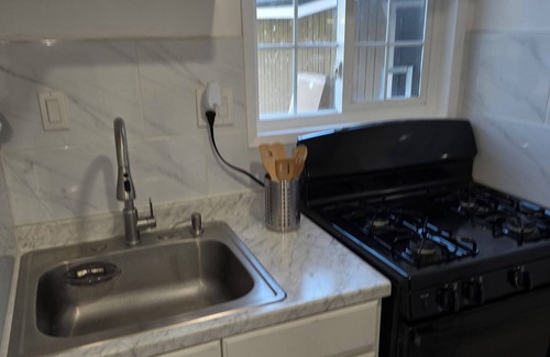 Eastside Apartment | Studio in Long Beach with AC