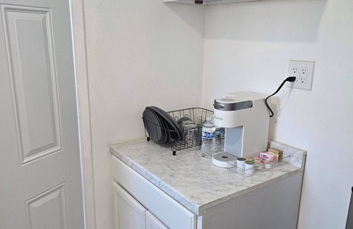 Eastside Apartment | Studio in Long Beach with AC