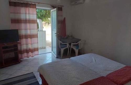 Okrug Donji Apartment | Studio in Okrug Gornji 6197