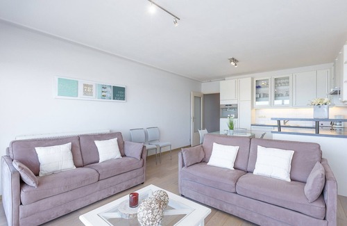 Middelkerke Apartment | Studio in Ostend with Sea View
