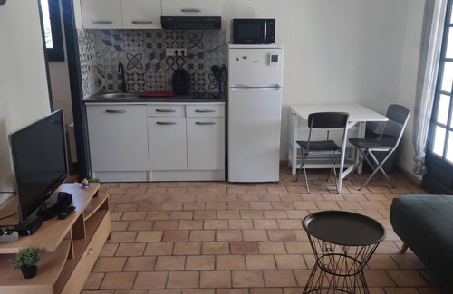 Le Thor Bed & Breakfast | Studio in the countryside
