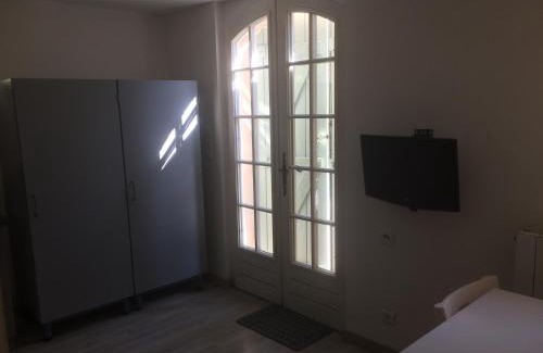 Pertuis Apartment | Studio indépendant en RDC de villa, parking