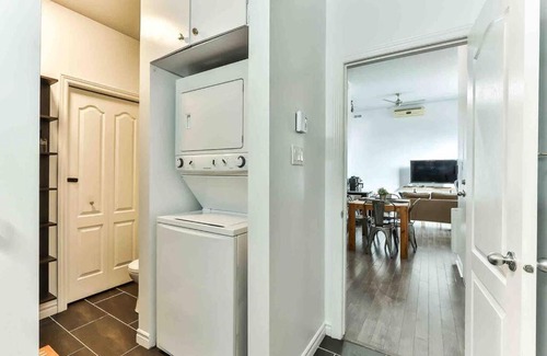 Gatineau Apartment | Studio l’industriel *Plafond de 12 pieds*