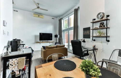 Gatineau Apartment | Studio l’industriel *Plafond de 12 pieds*