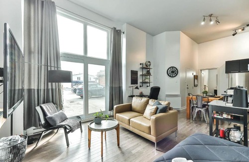 Gatineau Apartment | Studio l’industriel *Plafond de 12 pieds*