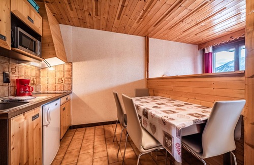 Chatel Apartment | Studio 'L'Ourson - 4 People with Mountain View, Balcony and Wi-Fi
