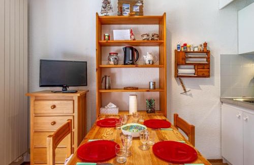 Les Contamines-Montjoie Apartment | Studio La Borgia A- B- C-11 by Interhome