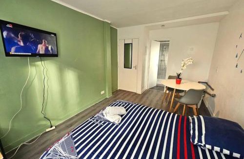 Saint-Meloir-des-Ondes Apartment | studio la poupe