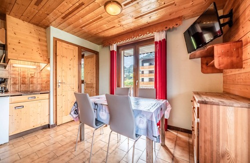 Chatel Apartment | Studio 'La Sifflotte - 4 Pers' with Mountain View, Balcony and Wi-Fi