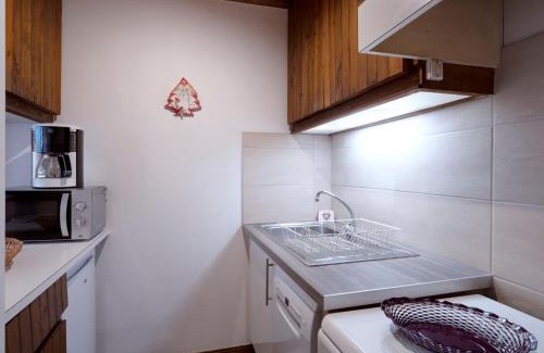 Les Contamines-Montjoie Apartment | Studio Le Bionnassay by Interhome