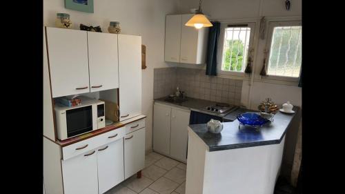 Martigues Apartment | Studio « Les pieds dans l’eau »