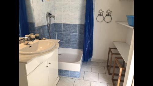 Martigues Apartment | Studio « Les pieds dans l’eau »