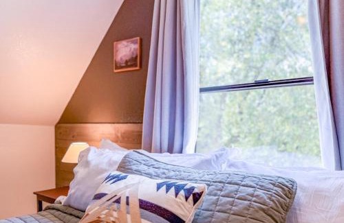Oakhurst Apartment | Studio Loft Near Yosemite with Kitchenette