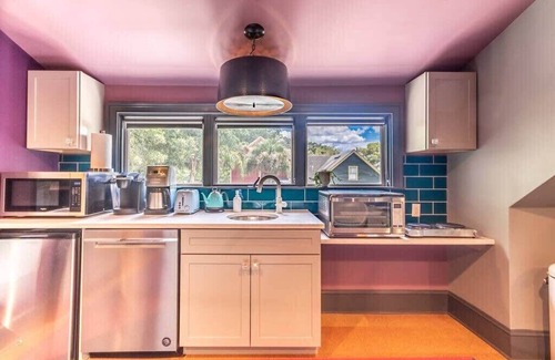 Urban Core Apartment | Studio loft w/pool, spa & gardens near downtown