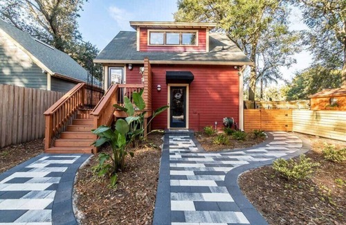 Urban Core Apartment | Studio loft w/pool, spa & gardens near downtown
