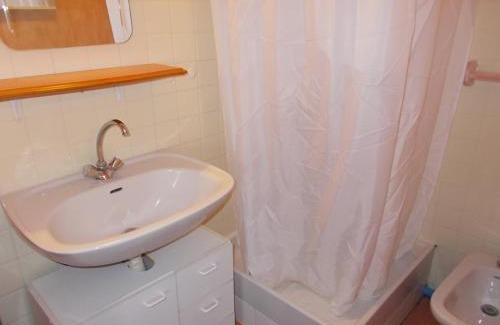 Barbotan-les-Thermes Apartment | Studio lumineux pour 2 personnes avec balcon et WiFi gratuit, proche du Lac de l'Uby - FR-1-841-5
