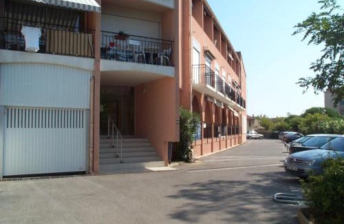 Balaruc-les-Bains Apartment | Studio lumineux proche du centre ville de Balaruc-les-Bains, à 10 min des Thermes, avec terrasse - FR-1-503-60