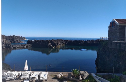 Porto Moniz Apartment | Studio Maria Mar 5 min walk, from the beach black sand