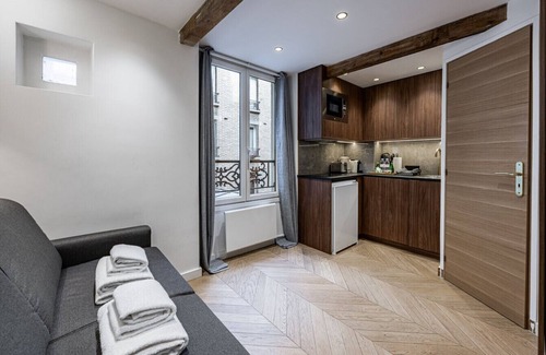 Epinettes Apartment | Studio Metro Brochant Paris 17th arrondissement