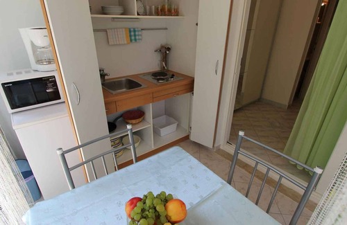Porat Apartment | Studio mit Klimaanlage und Terrasse