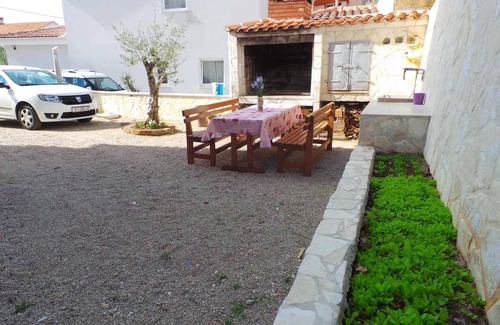 Kornic Apartment | Studio mit Terrasse und Klimaanlage
