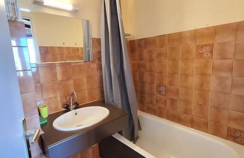 Saint-Michel-de-Chaillol Apartment | *Studio Montagne 2/3 pers - Pied des pistes, centre station* - FR-1-393-43