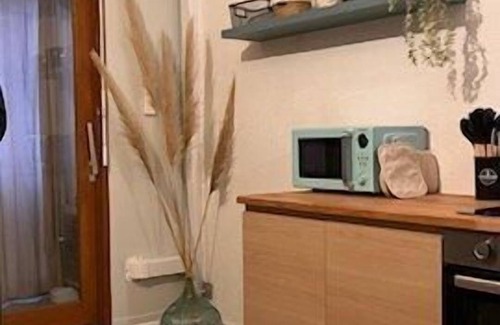Les Arenes Apartment | Studio Moderne et Cosy Climatisation, Wifi, Parking et Piscine - 4aren