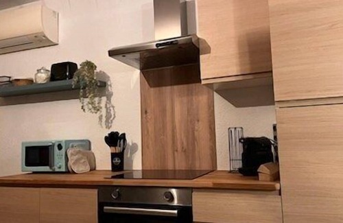 Les Arenes Apartment | Studio Moderne et Cosy Climatisation, Wifi, Parking et Piscine - 4aren