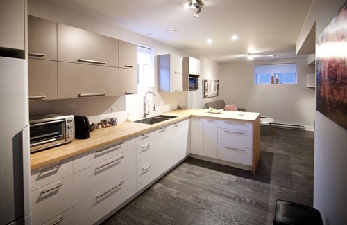 Saint-Hubert Apartment | Studio Moderne et Romantique en Banlieue de Montréal
