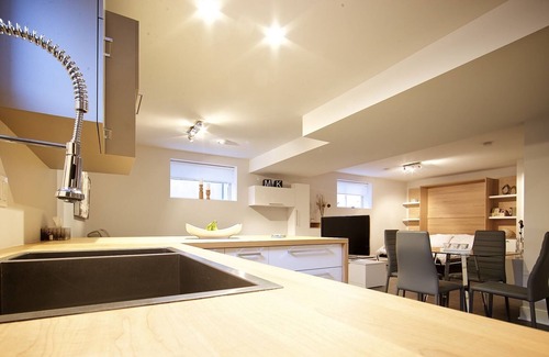 Saint-Hubert Apartment | Studio Moderne et Romantique en Banlieue de Montréal