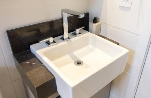Bigorrilho Apartment | Studio Moderno com sacada Ap 48 Soho Life