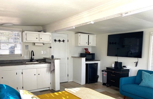 Leander House | Studio near Lake Travis | Free On-Site Boat Parking