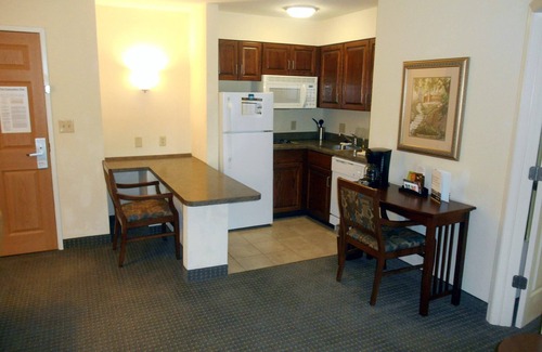 Eden Apartment | Studio Near the Savannah Airport | Seasonal Pool Access + Free Breakfast