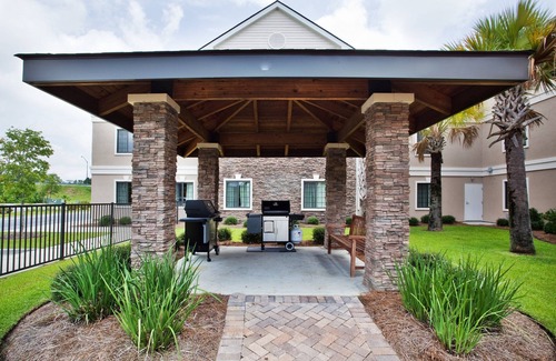 Eden Apartment | Studio Near the Savannah Airport | Seasonal Pool Access + Free Breakfast